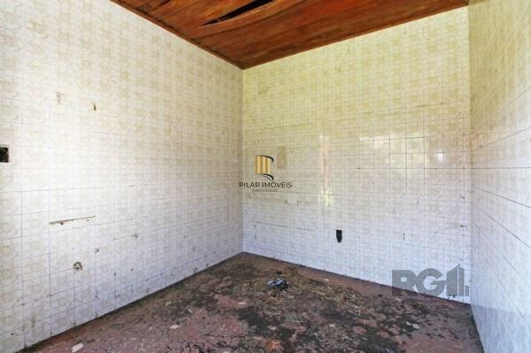 Casa em Porto Alegre, no bairro Ipanema, com 6 dormitório(s), à venda.