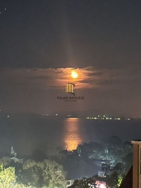 Casa Condominio em Porto Alegre, no bairro Tristeza, com 3 dormitório(s), e 3 ba
