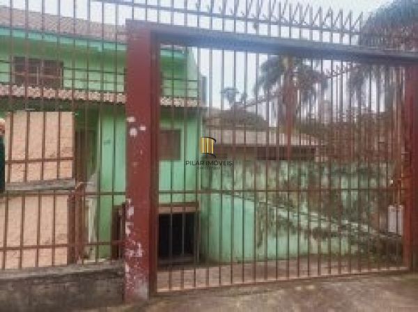 Sobrado em Porto Alegre, no bairro Glória, com 5 dormitório(s), e 5 banheiros, à