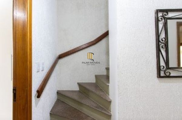 Casa em Porto Alegre, no bairro Ipanema, com 3 dormitório(s), e 3 banheiros, à v