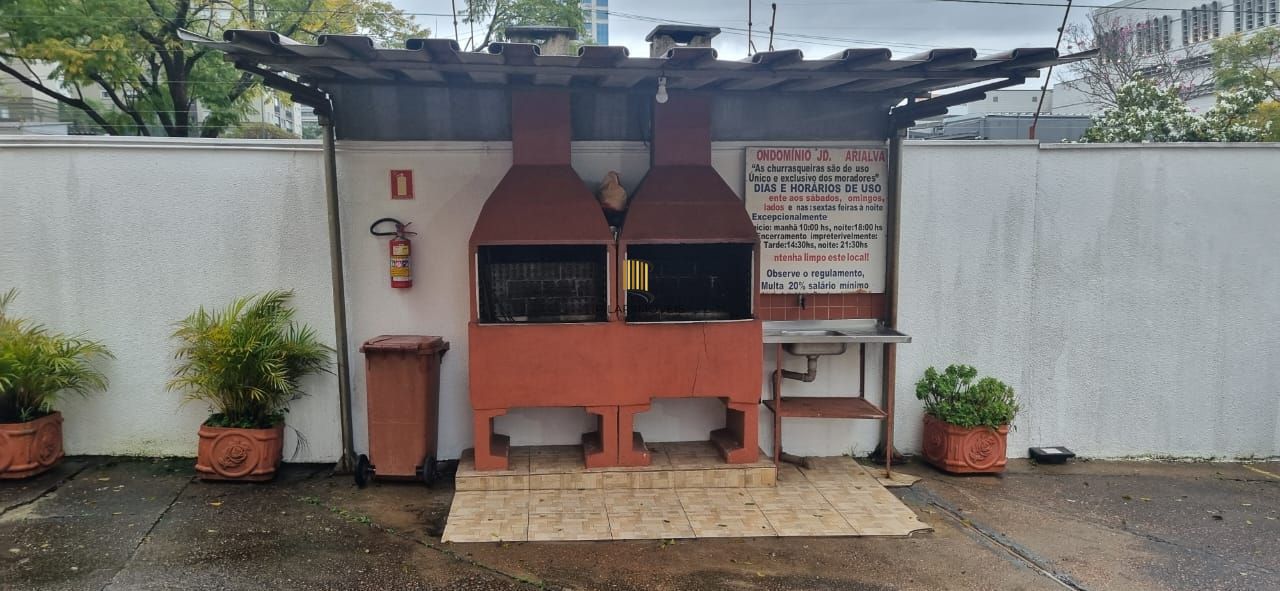 Apartamento 1 dormitório térreo, a 100mts do Shopping Iguatemi.