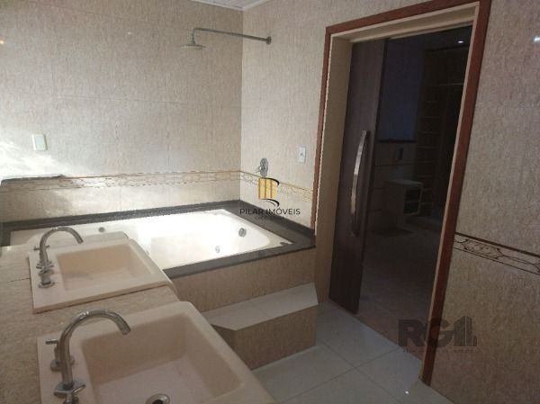 Casa em Porto Alegre, no bairro Restinga, com 4 dormitório(s), e 4 banheiros, à 