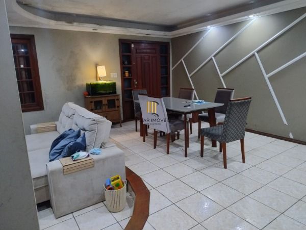 Casa em Porto Alegre, no bairro Vila Nova, com 4 dormitório(s), e 4 banheiros, à