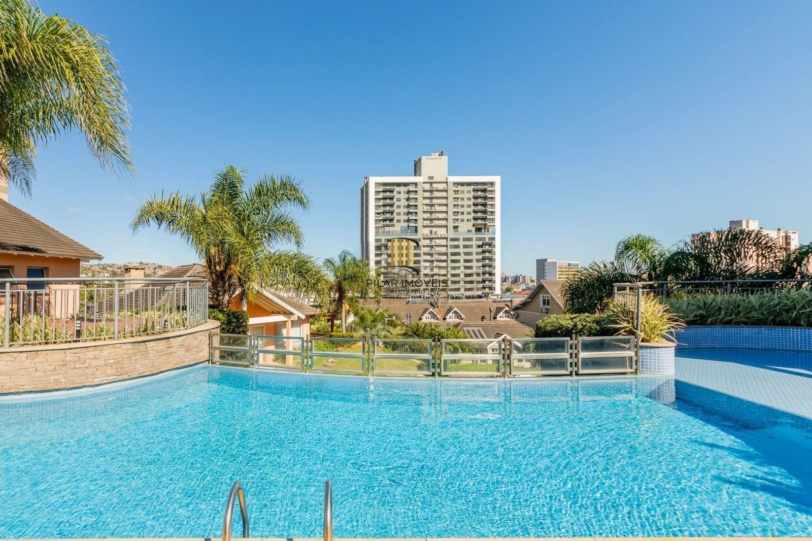 Belíssima casa em condomínio com 218,3m² com 4 dorm., 2 suítes e 2 vagas. Situada no charmoso Residencial Terra Mater.