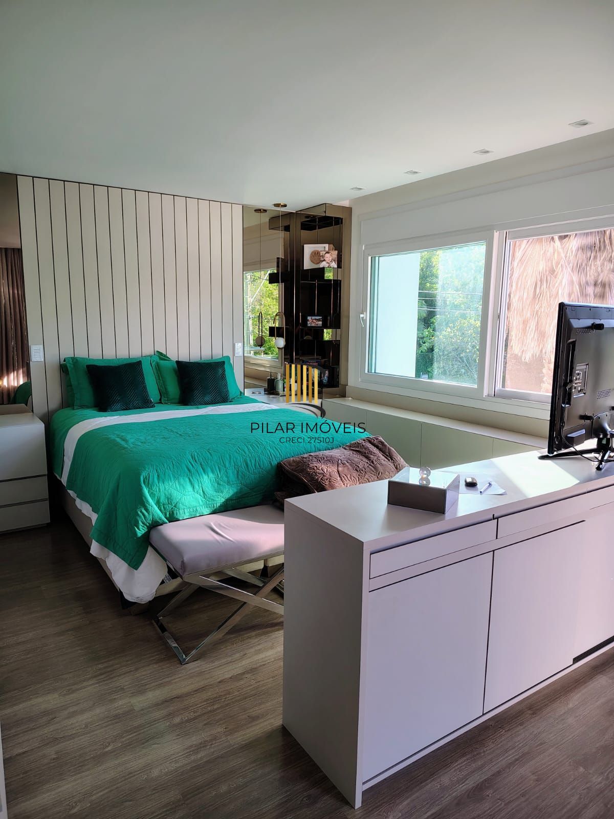 Espetacular Casa de Condomínio com 3 suítes, Piscina com aquecimento