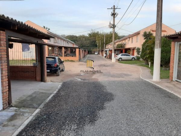 Sobrado em Porto Alegre, no bairro Vila Nova, com 2 dormitório(s), e 2 banheiros