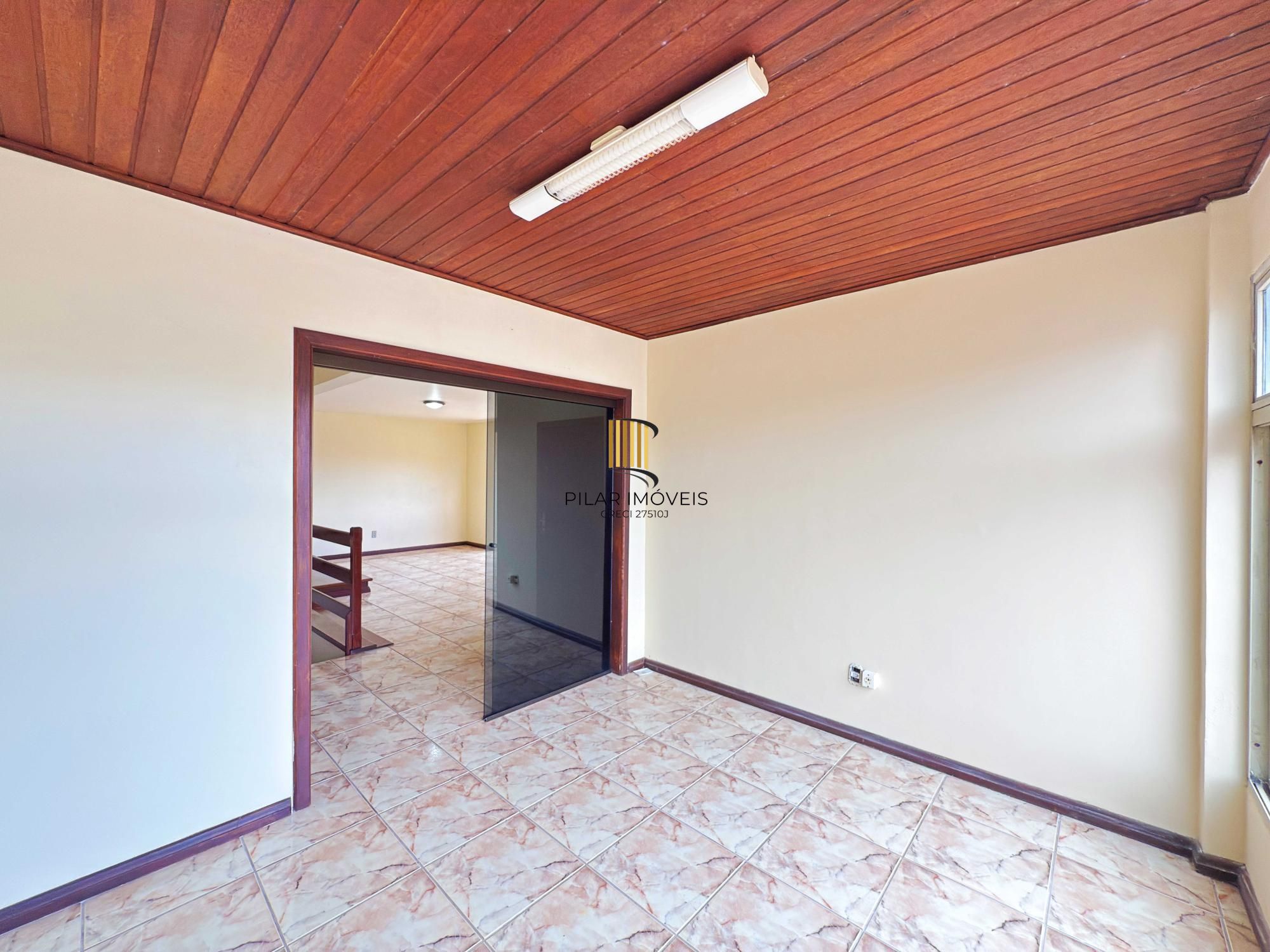 Casa 4 dormitórios no bairro Ipanema