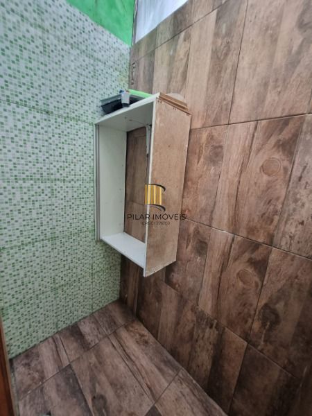 Sobrado em Porto Alegre, no bairro Vila Nova, com 2 dormitório(s), e 2 banheiros