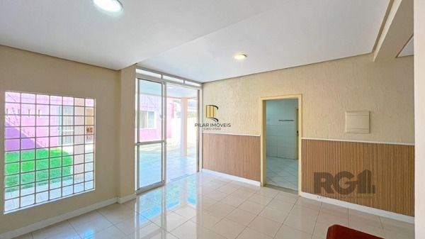 Casa em Porto Alegre, no bairro Nonoai, com 4 dormitório(s), à venda.