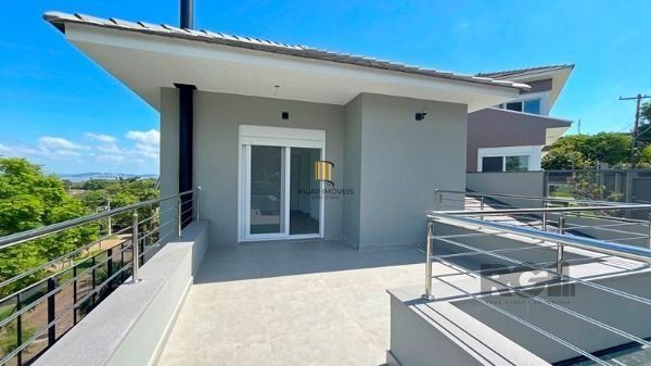 Casa em Porto Alegre, no bairro Jardim Isabel, com 3 dormitório(s), e 3 banheiro