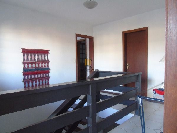 Casa para Venda - 306.3m², 3 dormitórios, sendo 1 suites, 2 vagas - Urubatã