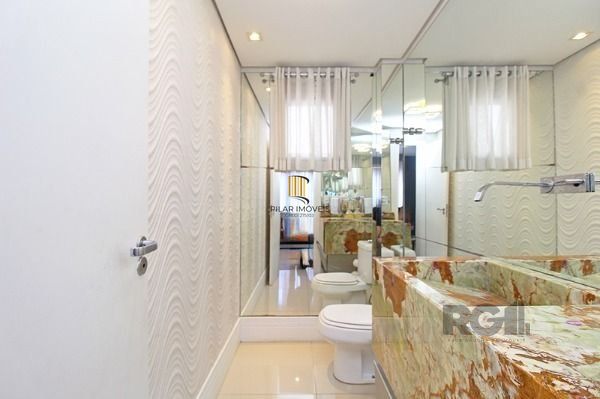 Casa em Porto Alegre, no bairro Aberta dos Morros, com 3 dormitório(s), e 3 banh