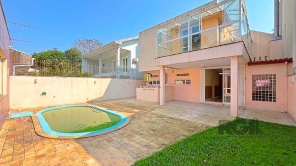 Casa em Porto Alegre, no bairro Nonoai, com 4 dormitório(s), à venda.