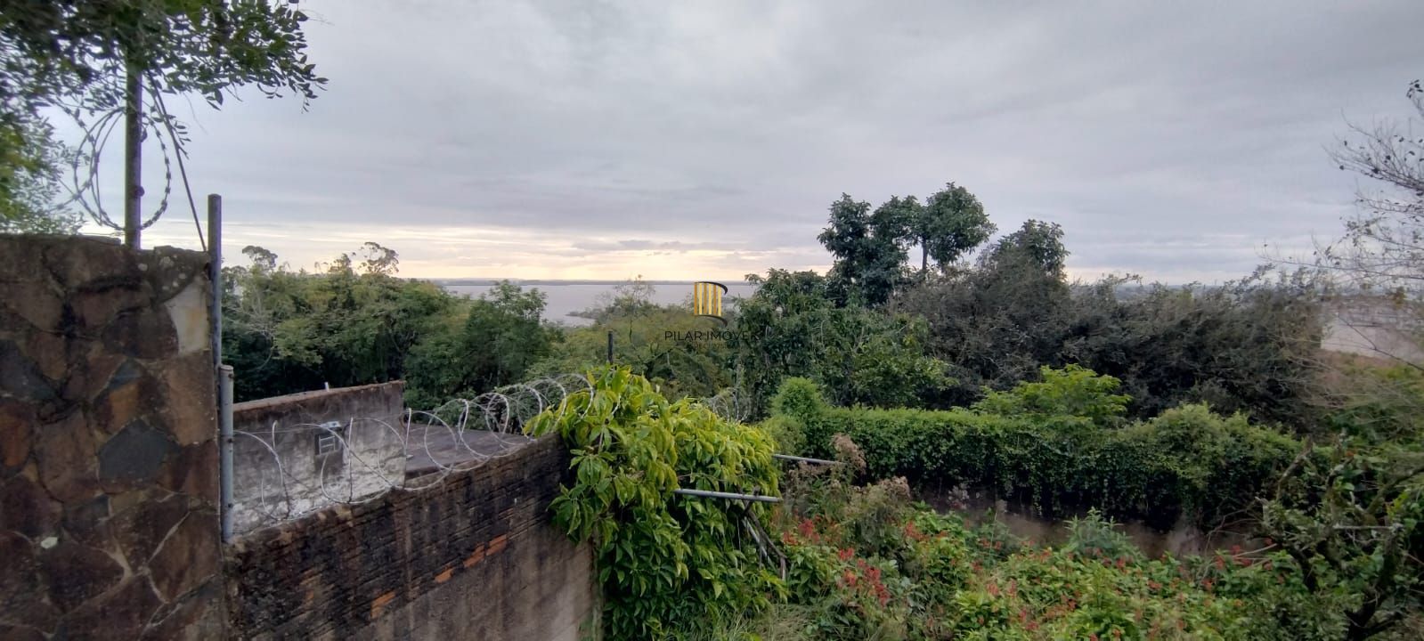 Casa Residencial com vista incrível para o Rio Guaíba no bairro Vila Conceição.
