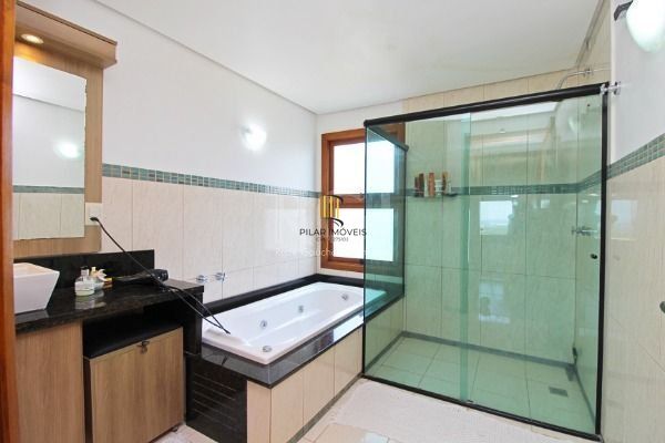 Casa Condominio em Porto Alegre, no bairro Glória, com 3 dormitório(s), e 3 banh