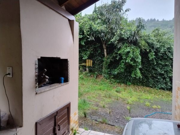 Casa em Porto Alegre, no bairro Vila Nova, com 4 dormitório(s), e 4 banheiros, à