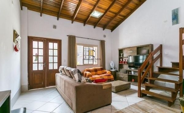 Ótima casa em rua tranquila.