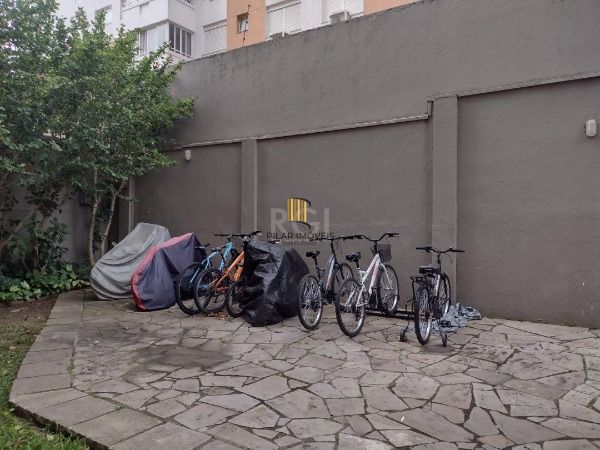Apartamento em Porto Alegre, no bairro Tristeza, com 2 dormitório(s), e 2 banhei