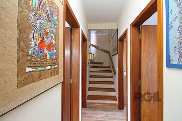 Casa em Porto Alegre, no bairro Ipanema, com 3 dormitório(s), e 3 banheiros, à v