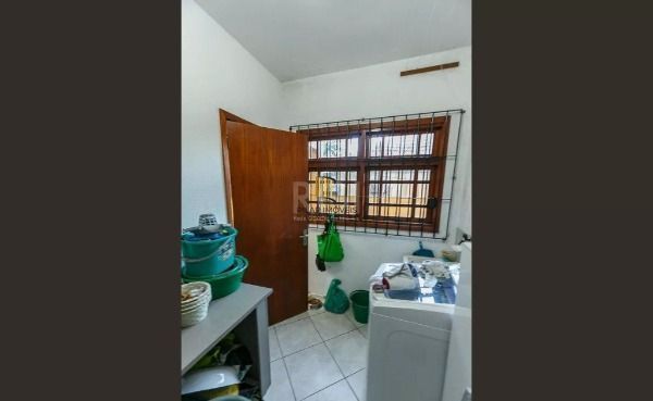 Casa em Porto Alegre, no bairro Cavalhada, com 5 dormitório(s), e 5 banheiros, à
