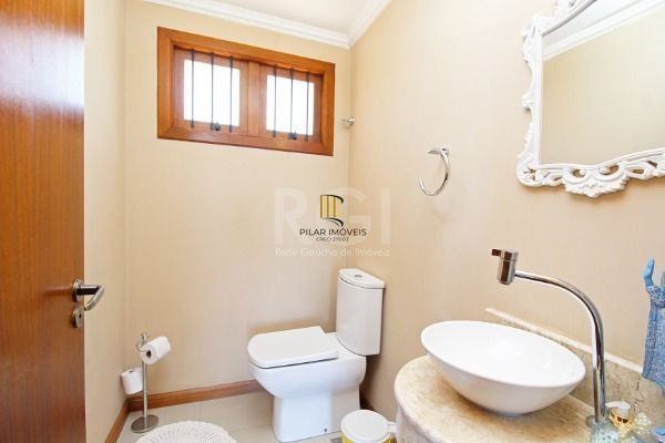 Casa Condominio em Porto Alegre, no bairro Glória, com 3 dormitório(s), e 3 banh