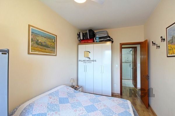 Casa em Porto Alegre, no bairro Ipanema, com 3 dormitório(s), e 3 banheiros, à v