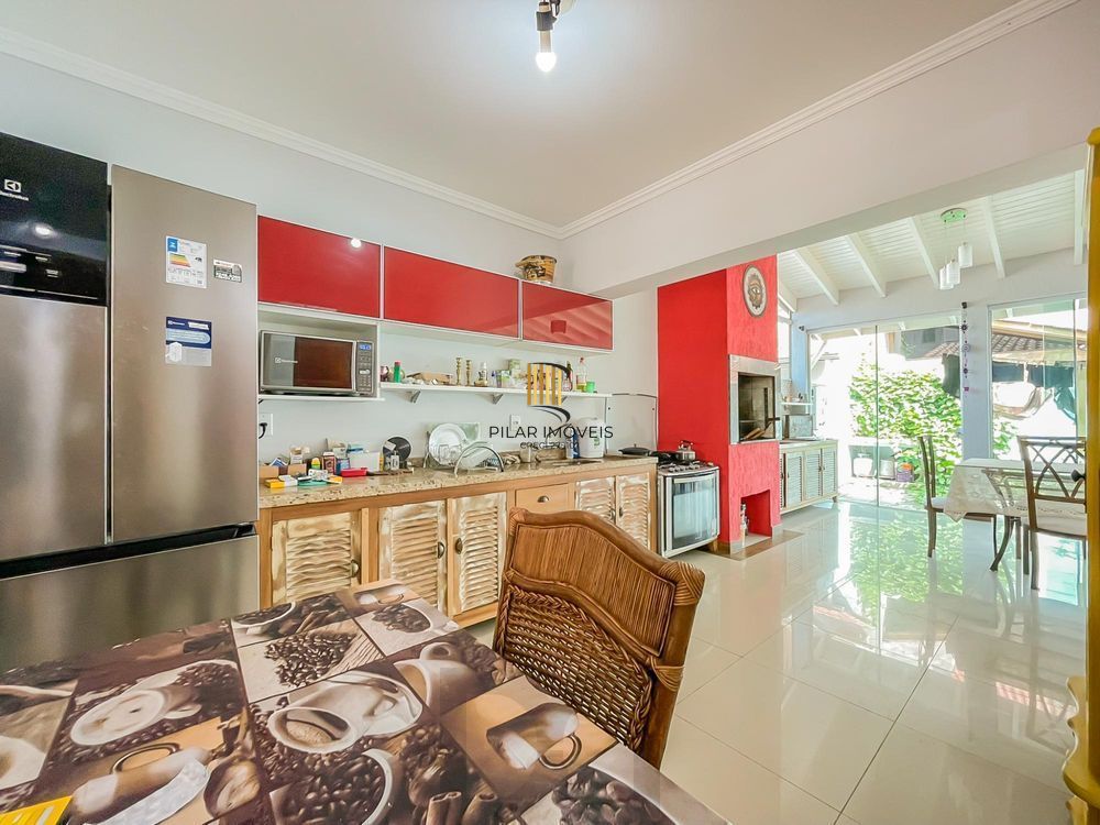 Casa de Condomínio 3 dormitórios no bairro Guarujá