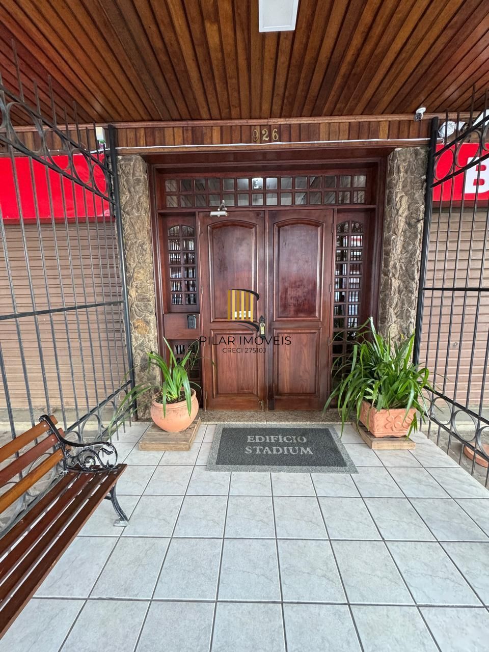 Em frente ao estádio beira Rio, apartamento 2 D , com 79m²,semi mobiliado.