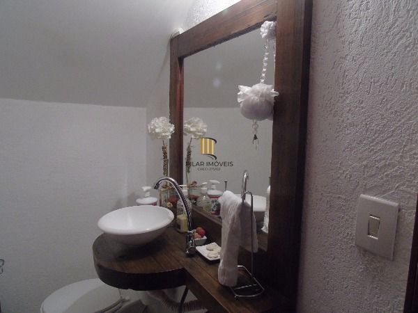 Casa para Venda - 306.3m², 3 dormitórios, sendo 1 suites, 2 vagas - Urubatã