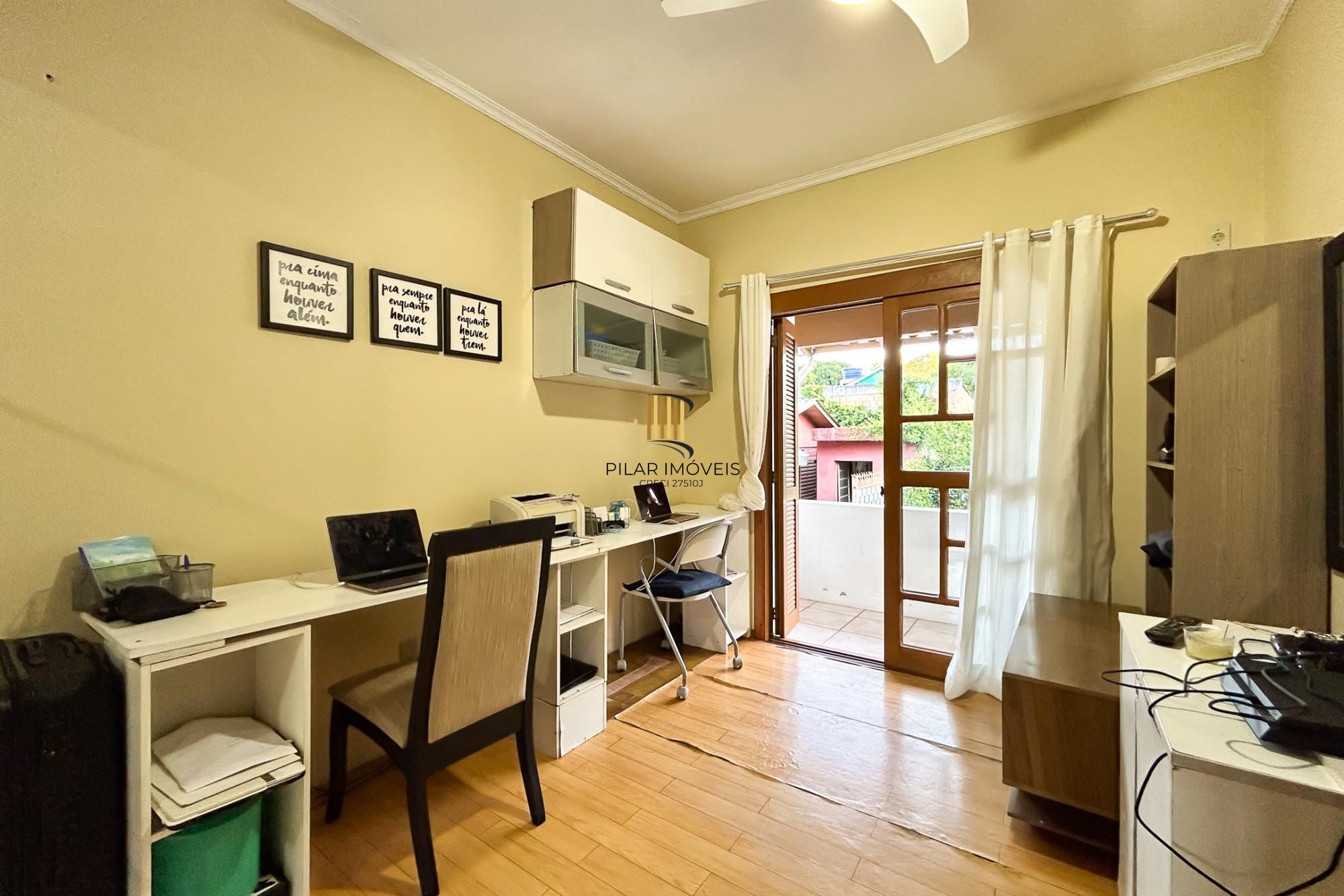 Casa 3 dormitórios no bairro Espírito Santo