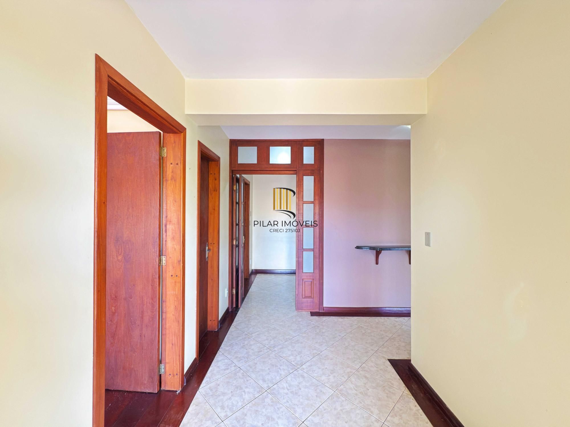 Casa 4 dormitórios no bairro Ipanema