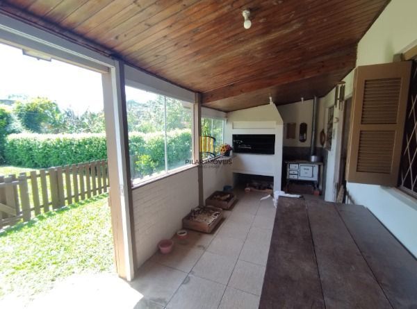 Casa em Porto Alegre, no bairro Vila Nova, com 2 dormitório(s), e 2 banheiros, à