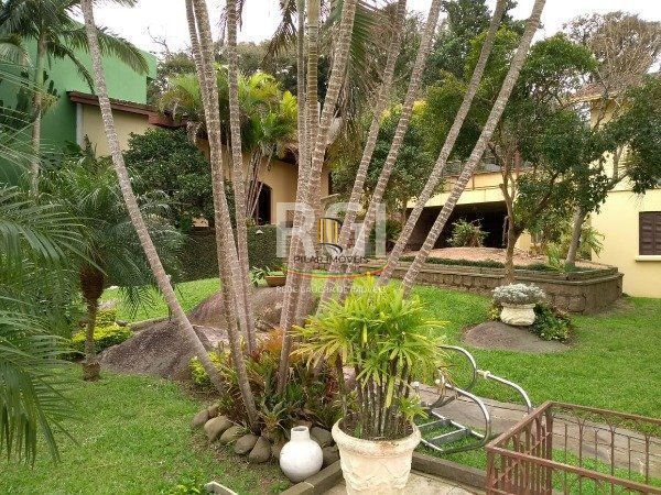 Casa para Venda - 741m², 5 dormitórios, sendo 3 suites, 9 vagas - Espirito Santo