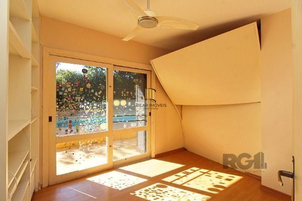 Casa Condominio em Porto Alegre, no bairro Cavalhada, com 4 dormitório(s), e 4 b