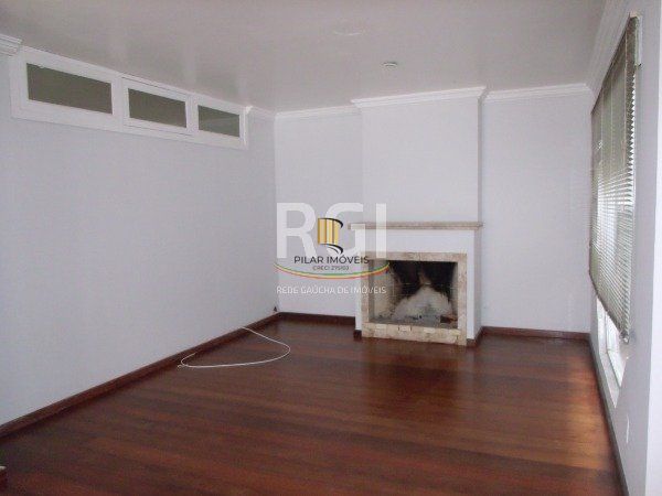 Casa para Venda - 340m², 3 dormitórios, sendo 2 suites, 6 vagas - Jardim Isabel