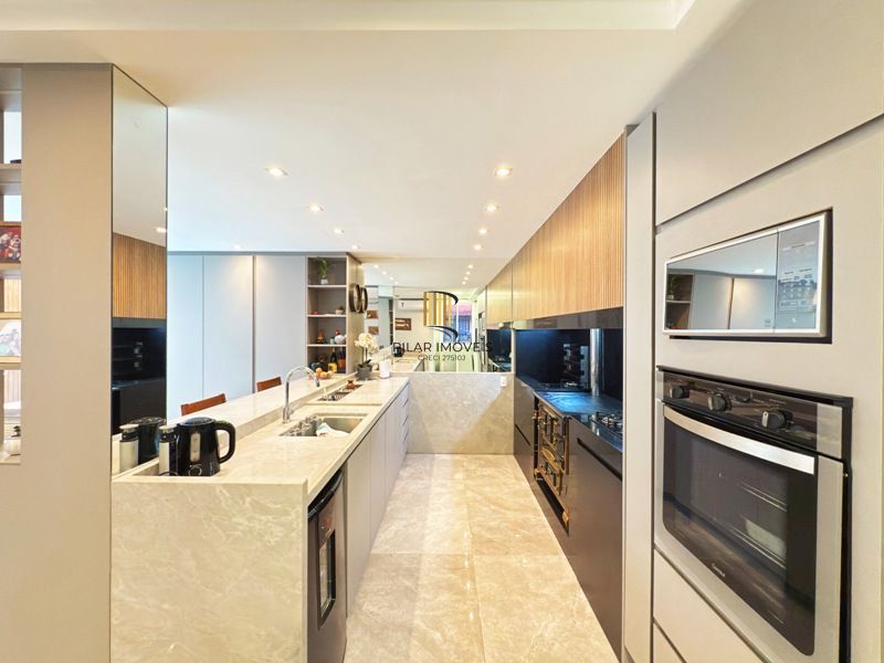 Casa contemporânea, 4 d, sendo 2 suítes, uma no térreo,206 m² , bairro tristeza