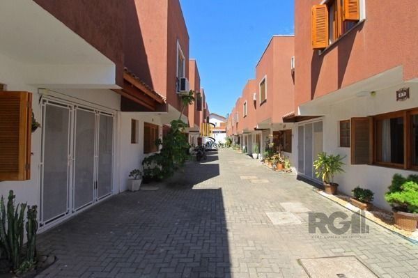 Casa Condominio em Porto Alegre, no bairro Tristeza, com 3 dormitório(s), e 3 ba