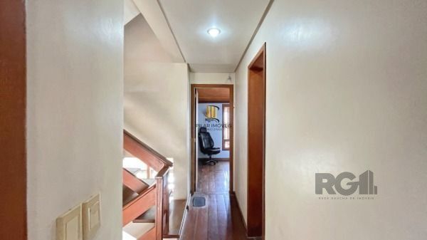 Casa em Porto Alegre, no bairro Ipanema, com 3 dormitório(s), à venda.