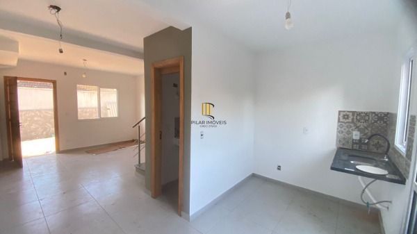 Casa Condominio em Porto Alegre, no bairro Vila Nova, com 2 dormitório(s), e 2 b