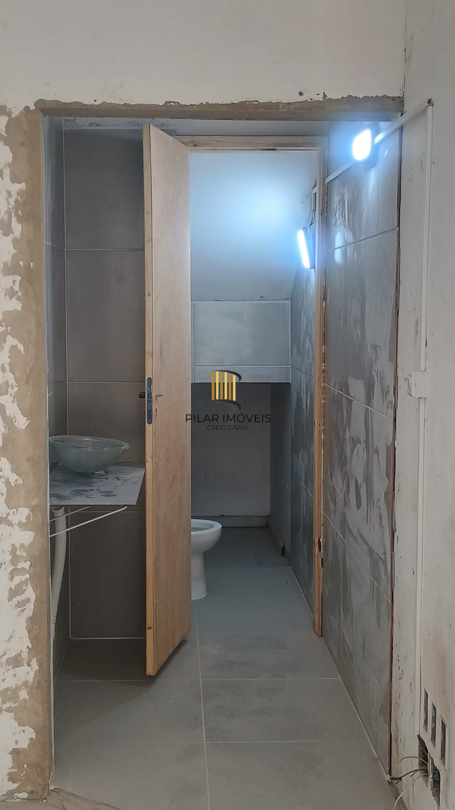 Excelente loja comercial na avenida Teresópolis, com sobreloja, 2 banheiros