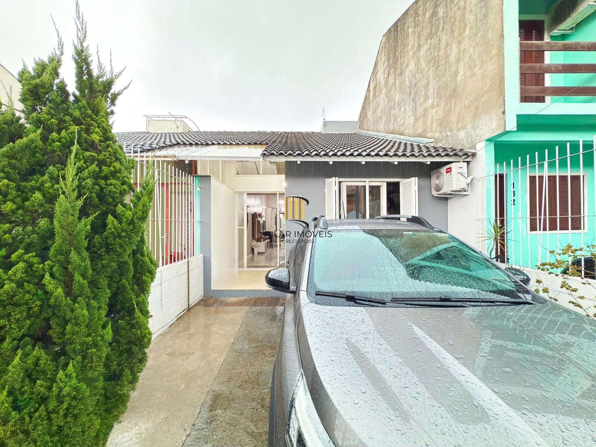 Casa 2 dormitórios no bairro Hípica