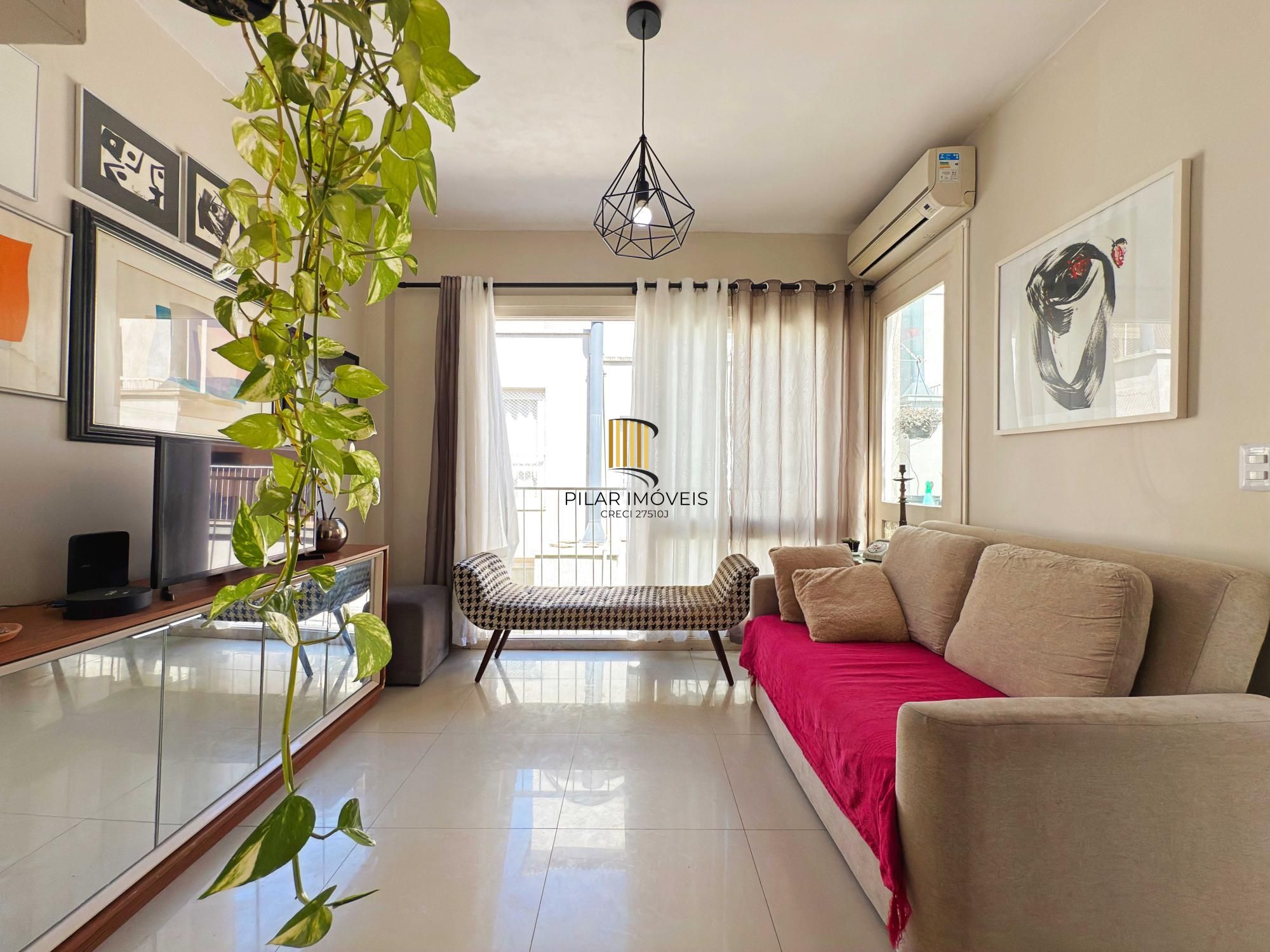 Triplex 4 dormitórios no bairro Pedra Redonda