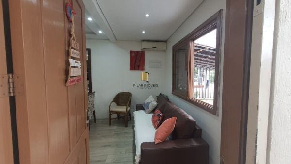 Casa em Porto Alegre, no bairro Hípica, com 2 dormitório(s), e 2 banheiros, à ve