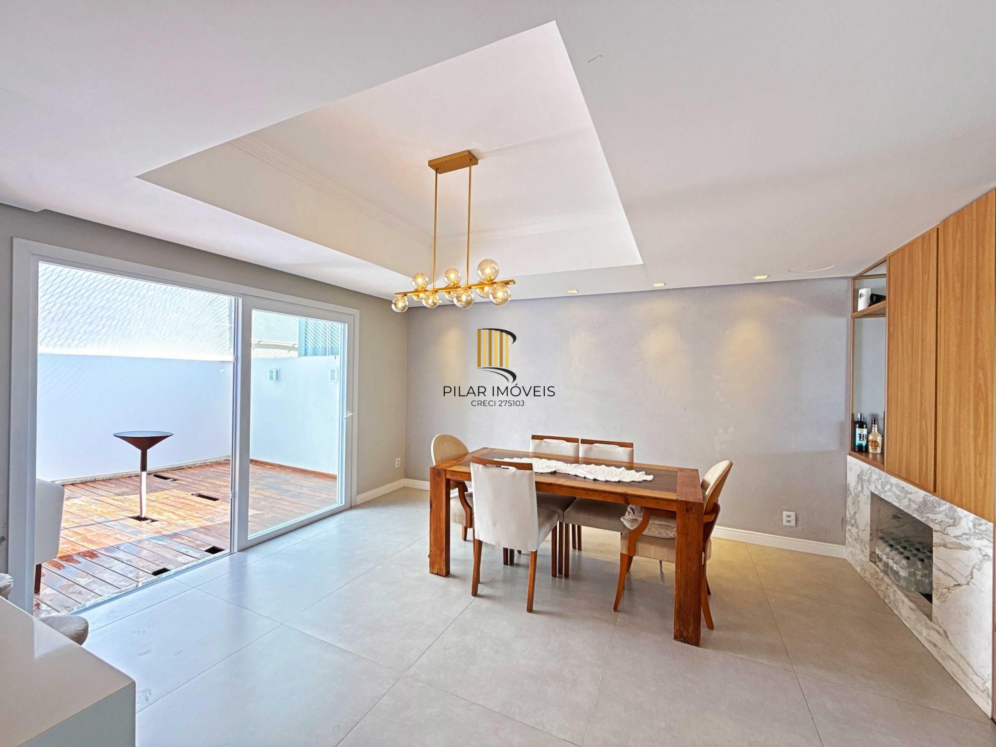 Linda residência com  3 dormitórios, sendo 1 suíte, com Linda Vista do Bairro.