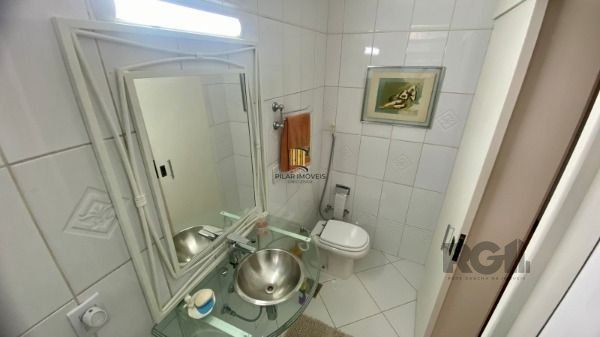 Casa em Porto Alegre, no bairro Vila Assunção, com 3 dormitório(s), e 3 banheiro