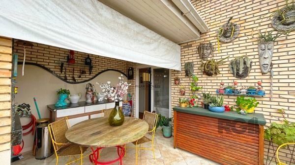 Casa Condominio em Porto Alegre, no bairro Jardim Isabel, com 3 dormitório(s), à