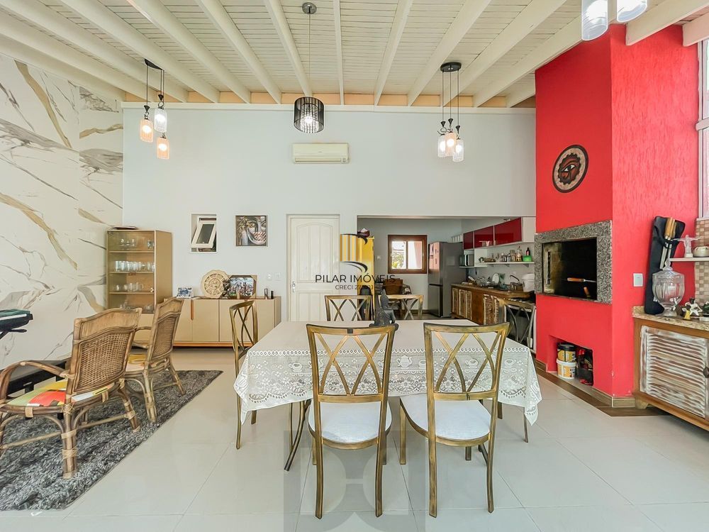 Casa de Condomínio 3 dormitórios no bairro Guarujá