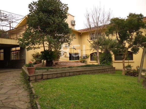 Casa para Venda - 741m², 5 dormitórios, sendo 3 suites, 9 vagas - Espirito Santo