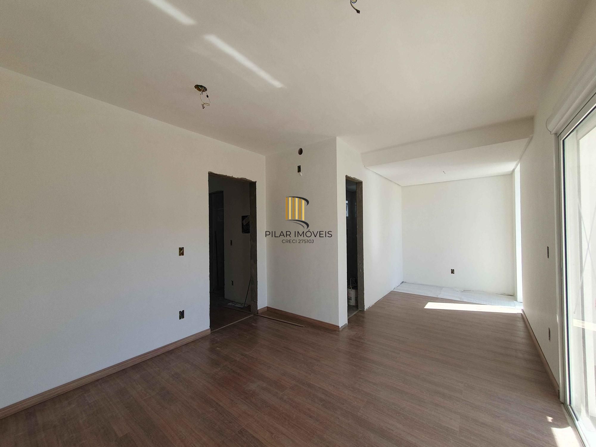 Casa em condomínio 4 D, sendo um dormitório no térreo, 168 m², garagem coberta