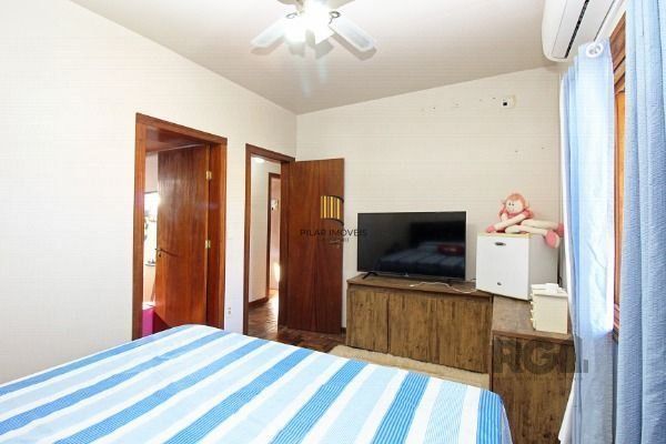 Sobrado em Porto Alegre, no bairro Vila Nova, com 3 dormitório(s), e 3 banheiros